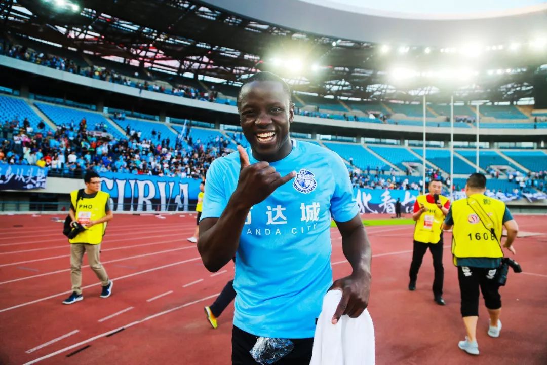 母队太穷,来中超赚钱给母队买大巴车,真球星