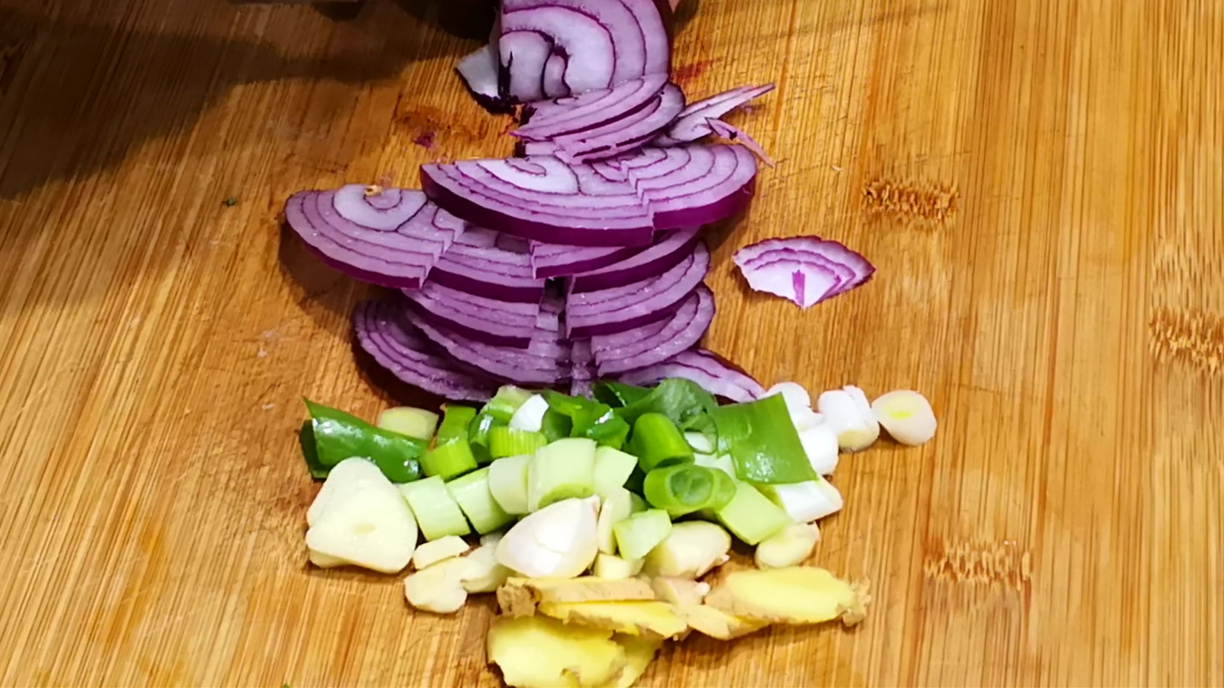 做大虾不用放水的做法,做大虾最简单的方法不加料酒