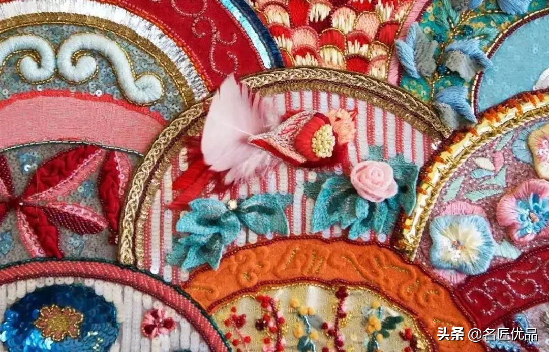 美到窒息！80后姑娘巧手征服刺绣界：奔驰，Prada争相和她合作