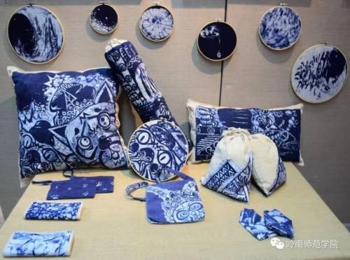 蜡染属于印染方法,蜡染传统印染工艺