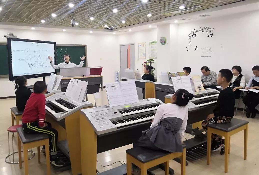 科少声乐课堂,双排键乐器演示