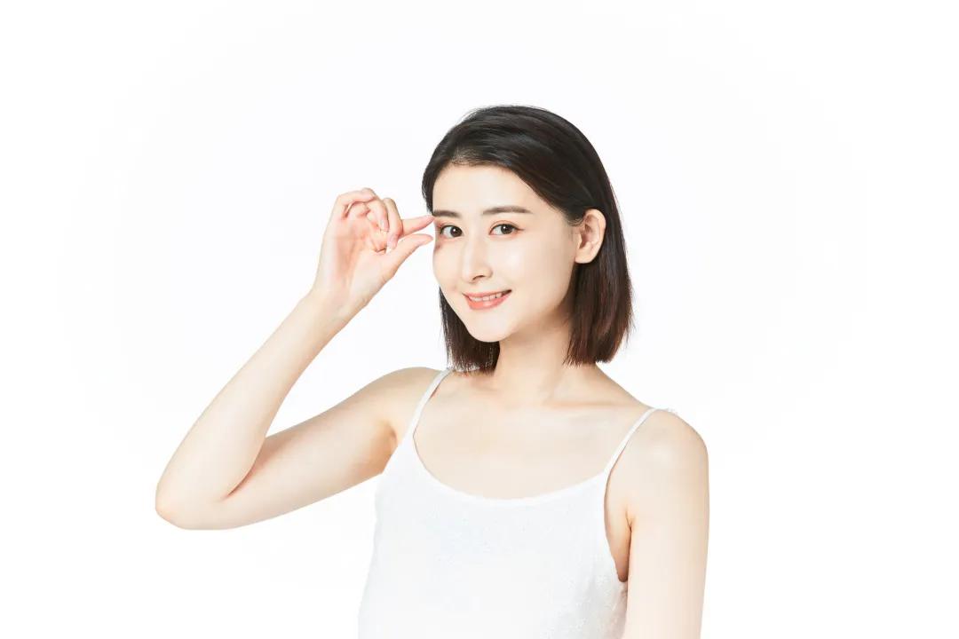 女性眼纹怎么护肤,眼部护肤的正确步骤