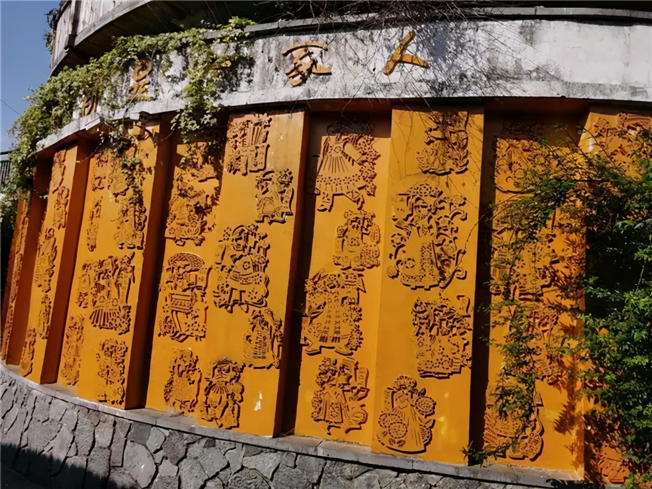 经过扶贫改造后乡村大变样,脱贫攻坚乡村旧貌