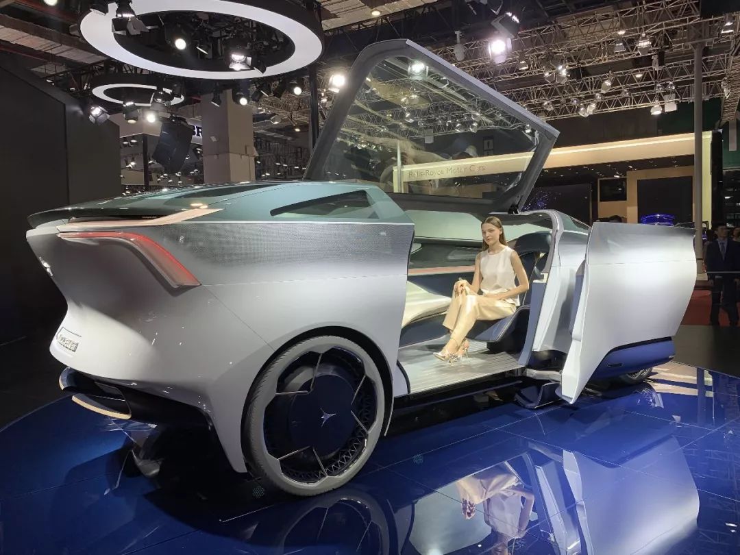 美女、名车，你要谁？老司机：我都要了！