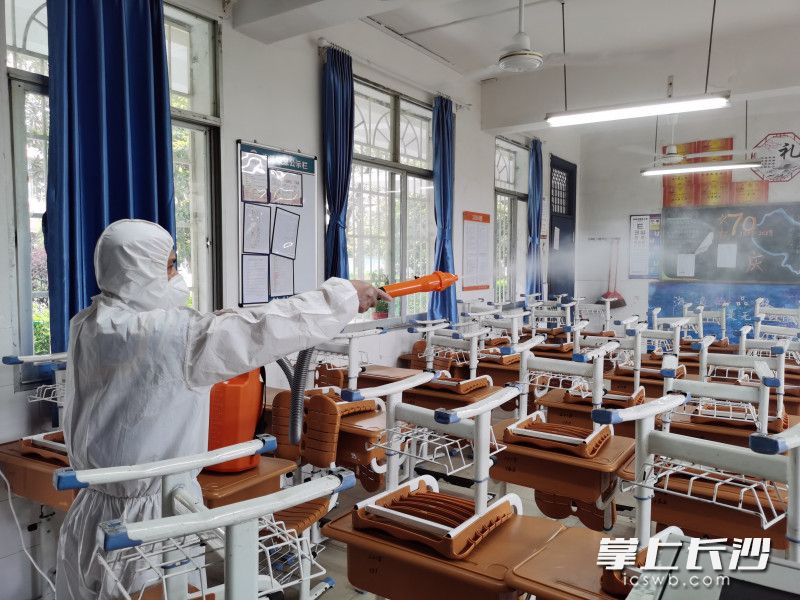 一切为了学生的发展,一切为了学生一切依靠学生