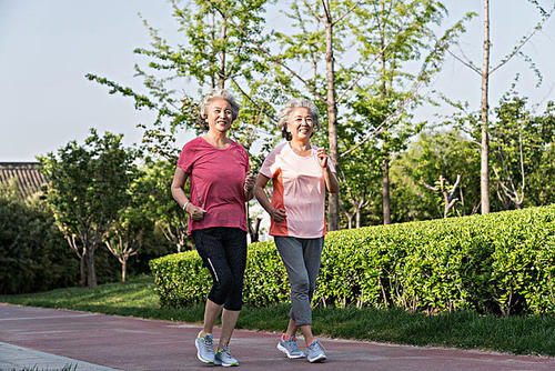哪些牌子的袜子适合老年人穿,适合老年人的松口袜
