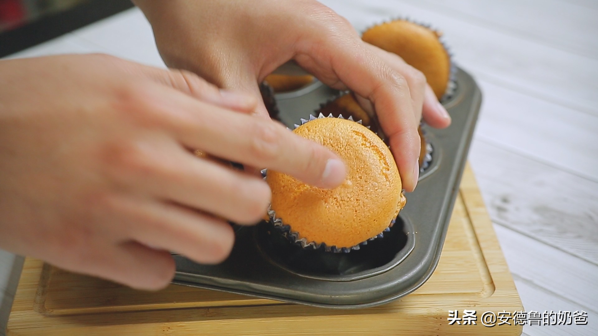 戚风蛋糕做法塌陷原因,戚风倒扣塌陷怎么补救