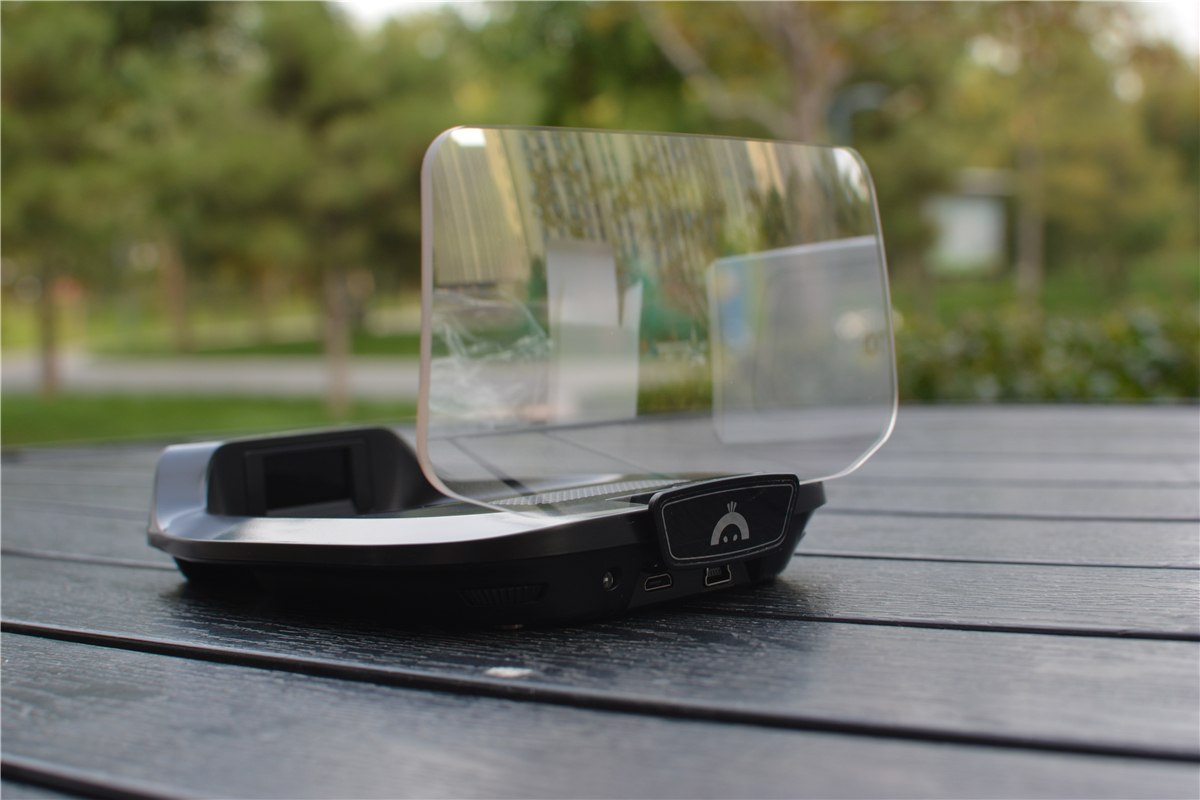 自从上过小米众筹，车萝卜又出新品，彩屏HUD真香