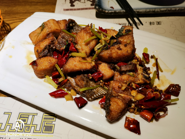 荣耀v20真香机,荣耀v20在今天是否值得购买