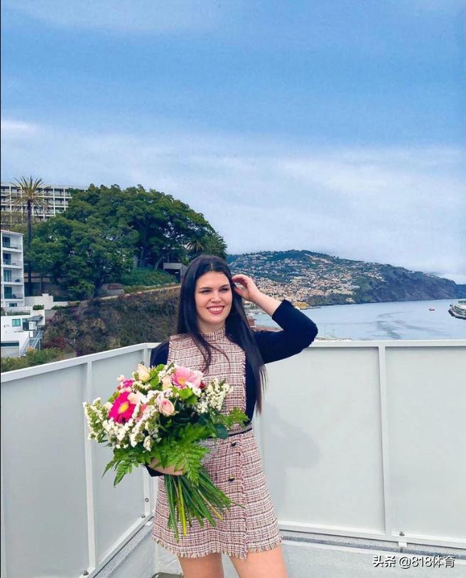 c罗有多宠乔治娜满眼都是爱,c罗回豪宅完整视频