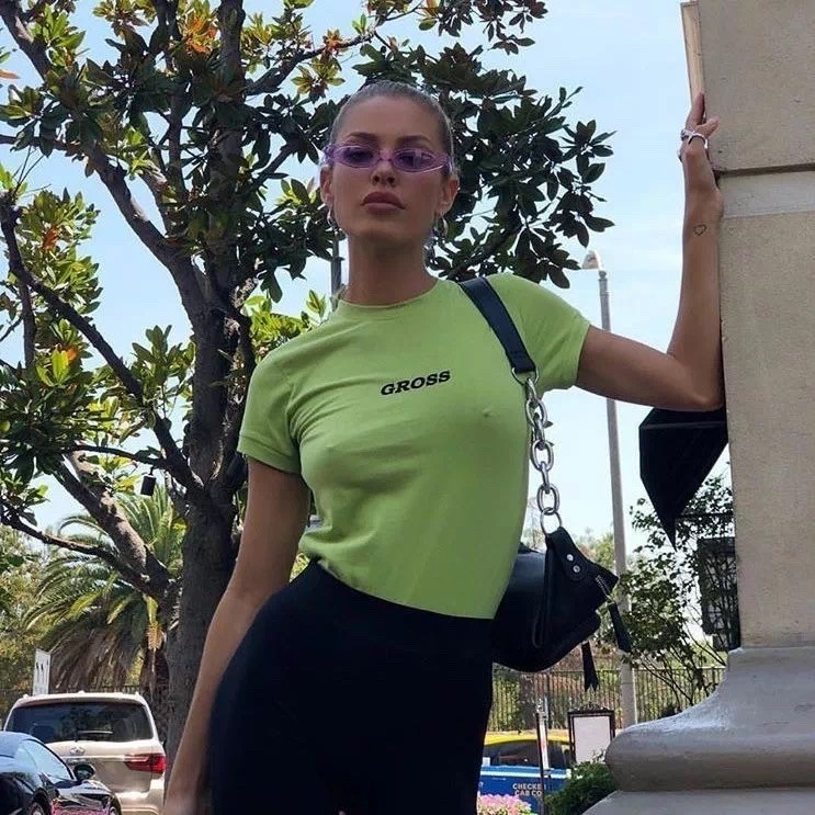 泫雅夏日必备,泫雅牛油果绿色毛衣