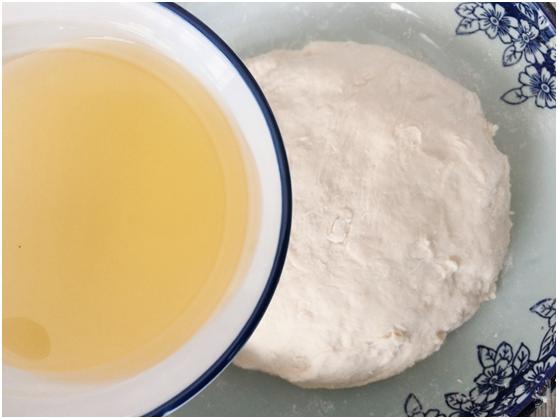 不用排队了！上海阿大葱油饼在家就能做，个个香酥脆，孩子抢着吃