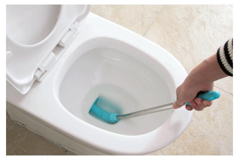 马桶堵了但还缓慢下水能用开水吗,用开水冲马桶能疏通管道吗