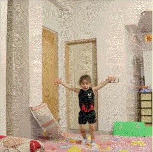 伊朗足球神童腹肌,6岁伊朗腹肌小男孩