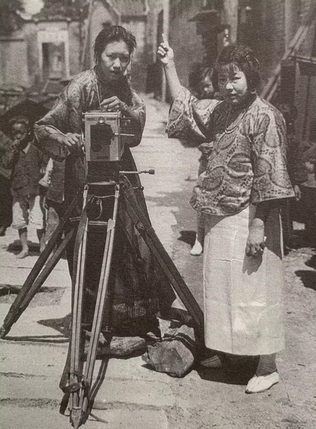 100年前女人裹脚吗,一个世纪前中国的女人裹脚