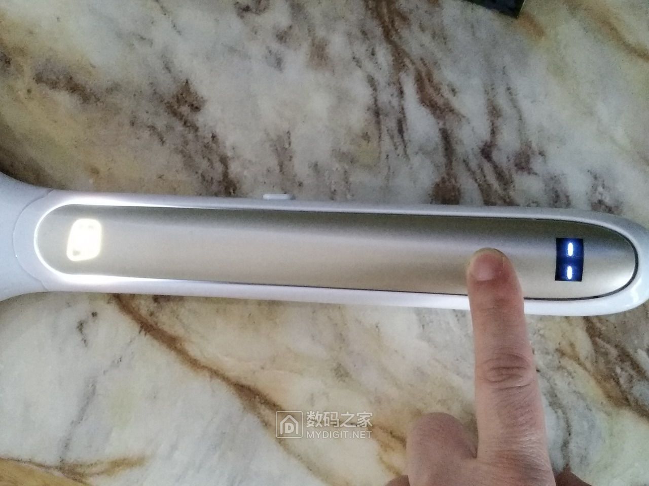 电蚊拍电路图原理检修视频,电蚊拍紫光灯维修