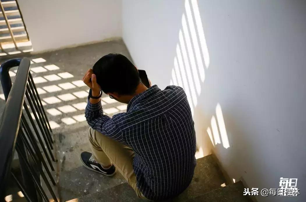 月薪4000月供2000房贷压力大吗,月薪1万还3000车贷压力大吗