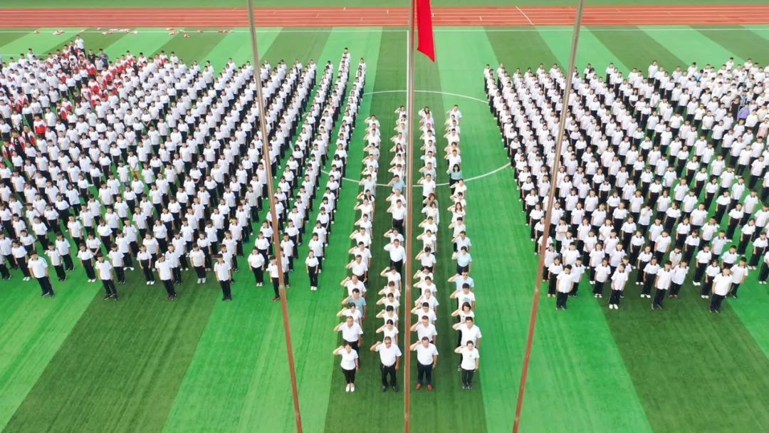 办人民满意的教育学校幼儿园,改善乡村学校环境