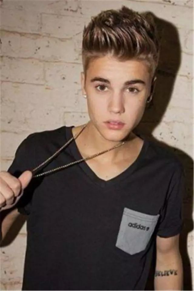 贾斯汀比伯是什么歌手,和贾斯汀比伯一样火的歌手