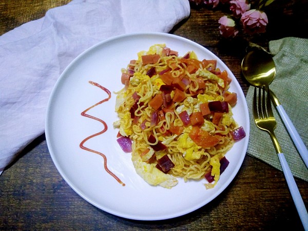 既简单又好吃的方便面做法,超级好吃的方便面做法不用料汁