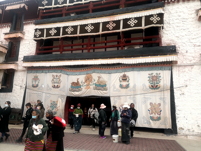 比天空更辽阔比白云更洁净比佛国更妩媚珠峰脚下的游记十