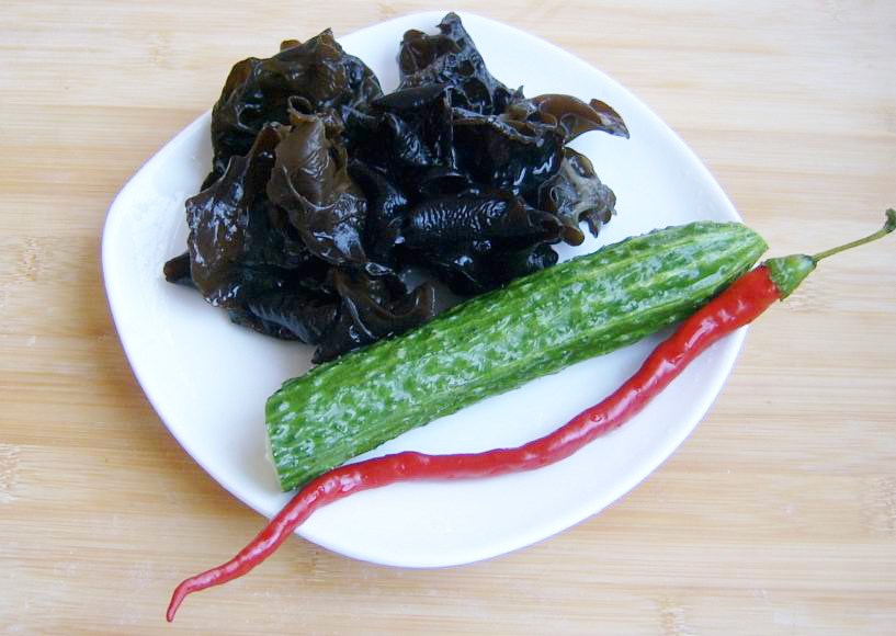 木耳要烧几分钟才会熟,木耳怎样才能煮得软烂