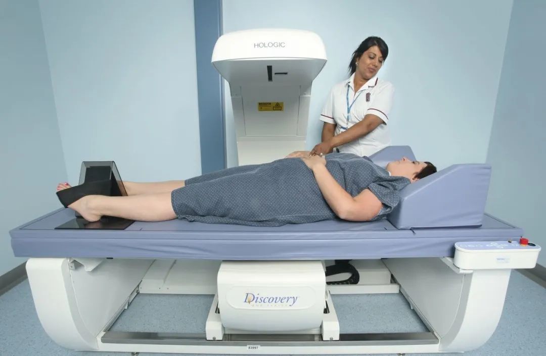 更年期骨质疏松如何预防和治疗?