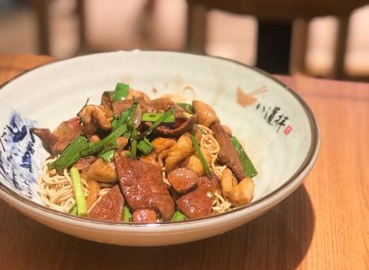 开一家50平米的面馆一天赚多少钱,开一家面馆的经营模式