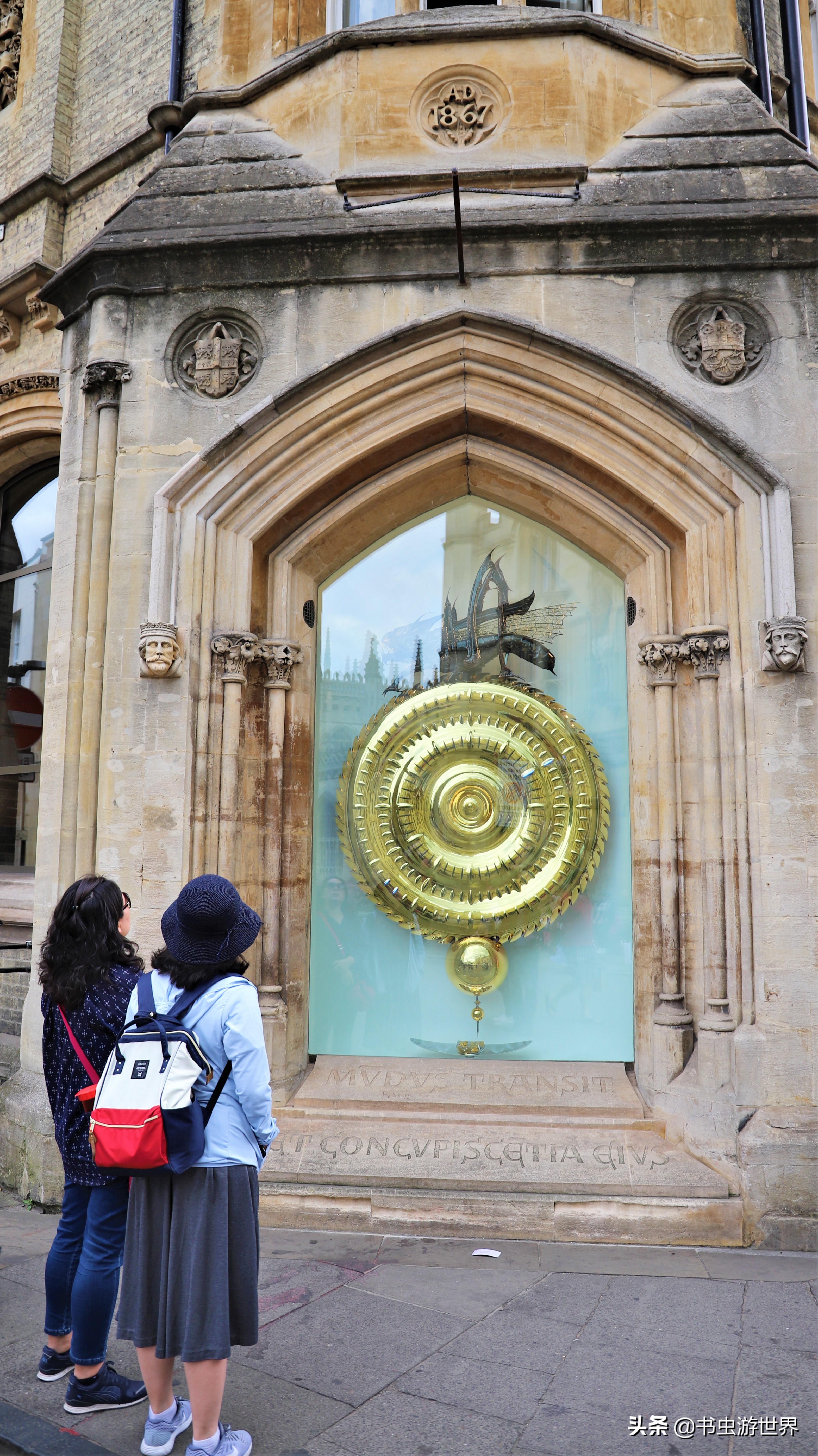 一只价值百万英镑的钟表，却让人看不懂时间，且每5分钟才准一次