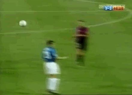 02世界杯里瓦尔多倒钩,足坛十大过人必杀技