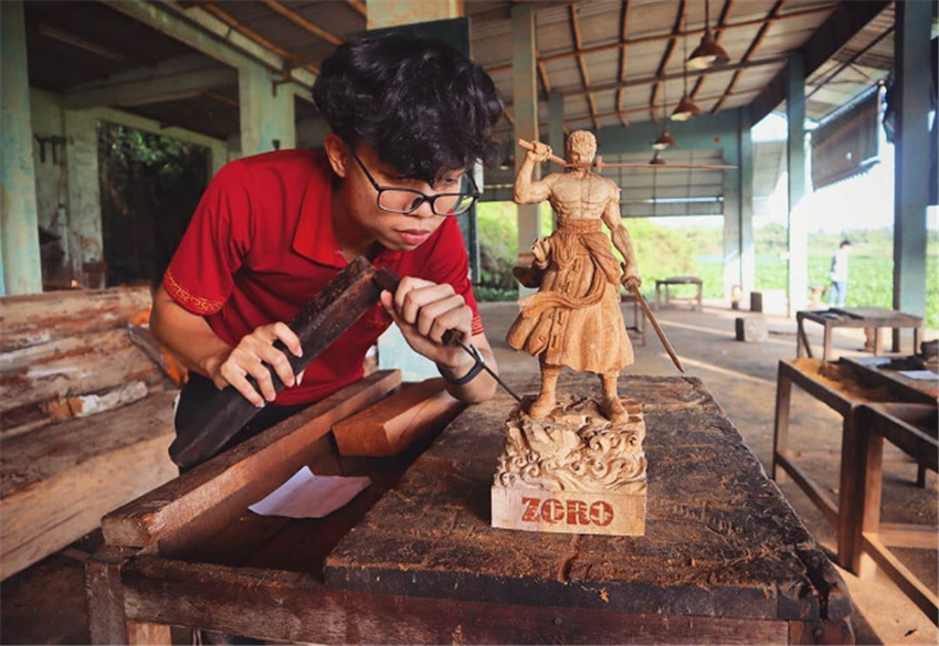 越南小哥最新作品,越南木雕小哥视频