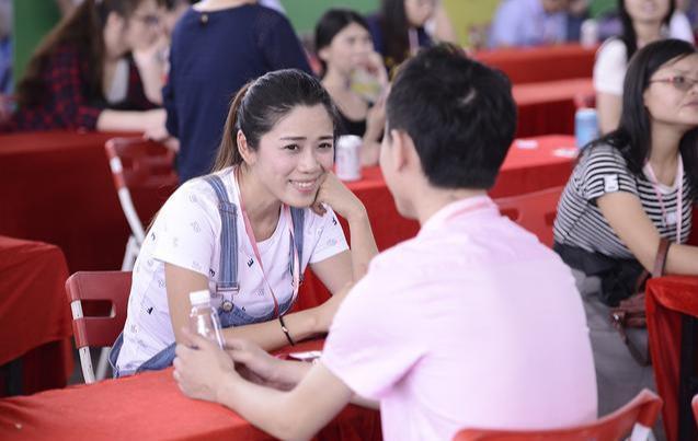 相亲女第一次约会就带去买衣服,第一次相亲女的就让买数万元东西