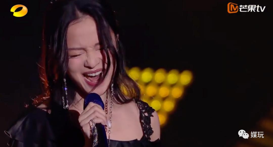 湖南卫视双十一晚会纪念歌手,我是歌手第二季红衣服