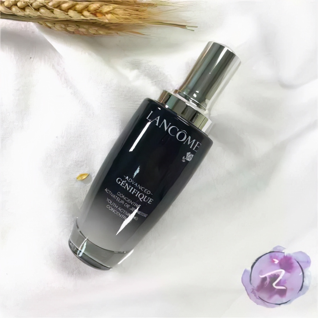 告别瑕疵焕肤精华液,使肌肤毫无负担的有效吸收精华液