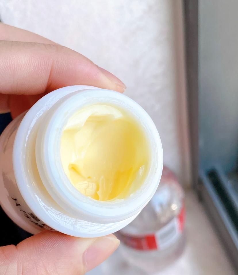 哪款面霜搭配有抗老提亮功效,可以提亮肤色紧致皮肤的面霜