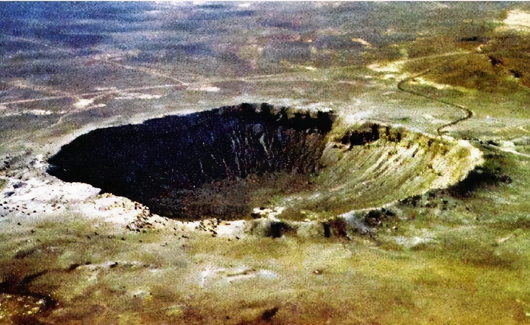 天启大爆炸:街上行人的衣服鞋袜全炸飞了,人没事!简直匪夷所思