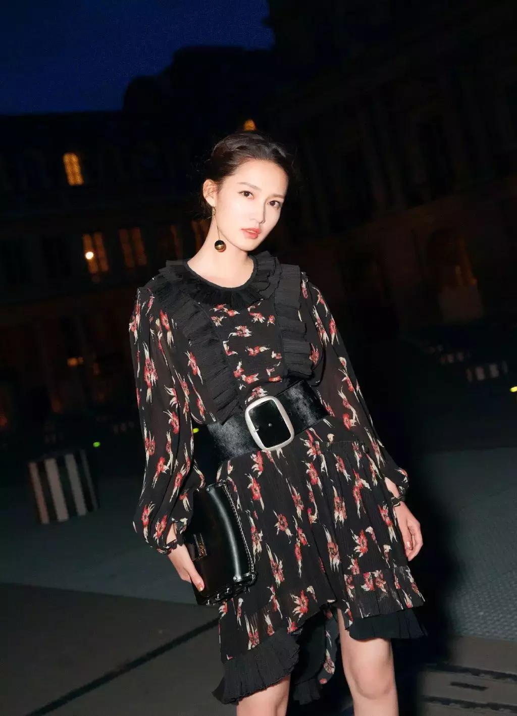 碎花裙泫雅风,lisa泫雅风衣服