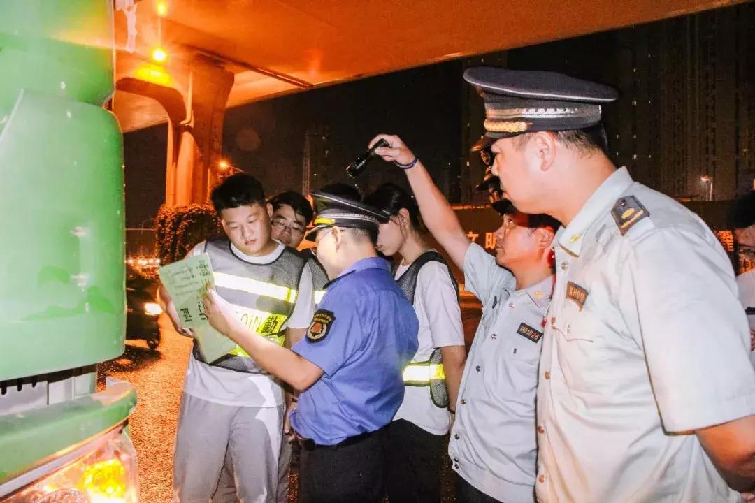 武汉大学生7天深度体验城管生活，结束后他们这样说……