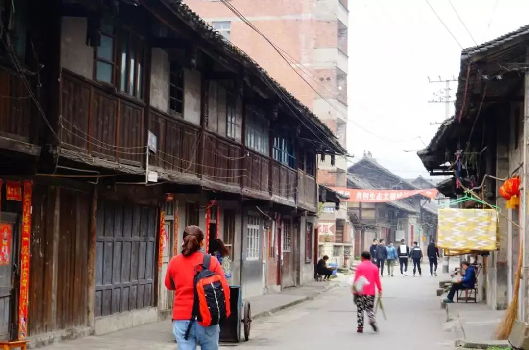 乐山古镇有哪些好吃的 (乐山攻略一日游古镇)