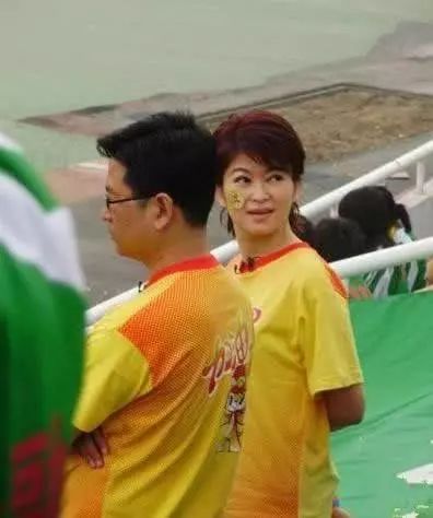 18岁的白岩松近况,白岩松首次公开谈婚姻