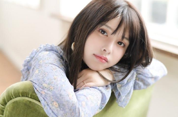 女星遭《创1》淘汰后，赴日本拍大尺度写真，画风与清纯形象不符