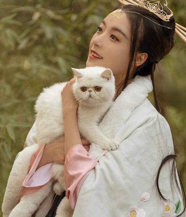 漂亮00后小姐姐cos,逆水寒狐狸巫女cos