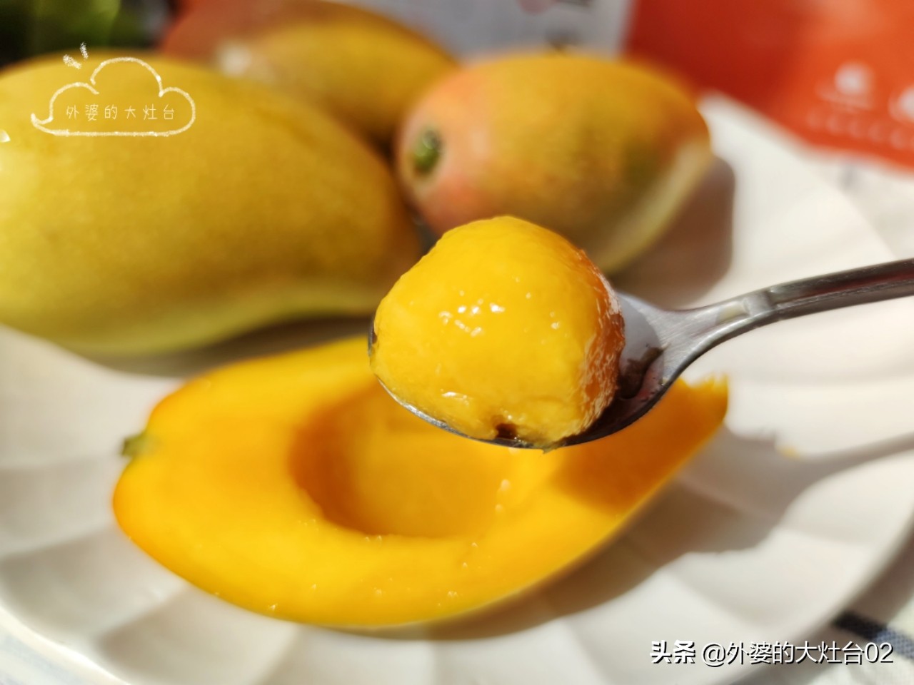 不脏手芒果切法,芒果的切法小妙招不用刀不脏手