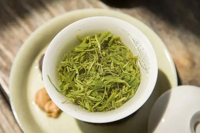 冲泡绿茶最好用玻璃杯冲泡吗,绿茶冲泡技巧步骤