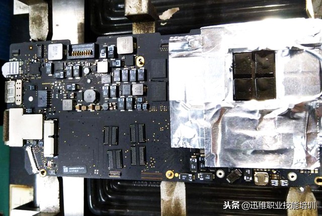 苹果电脑A1502摔后不定时关机？耗时3天曲折维修，差点赔千元