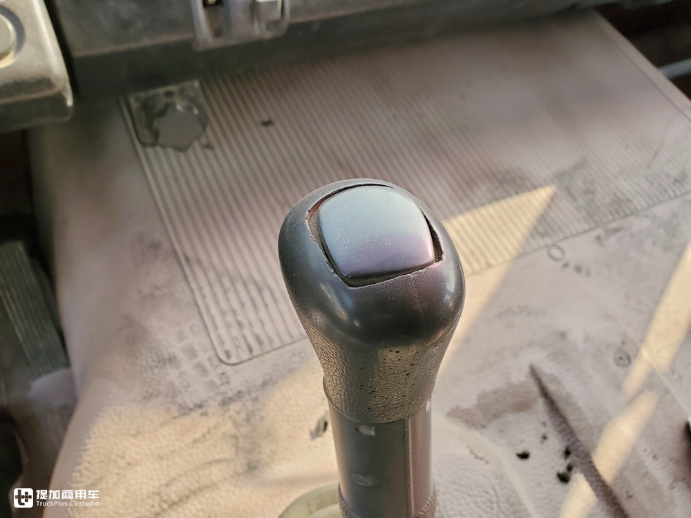 当年国家建设的主力军，排量达惊人的18升，实拍奔驰NG4850大件车