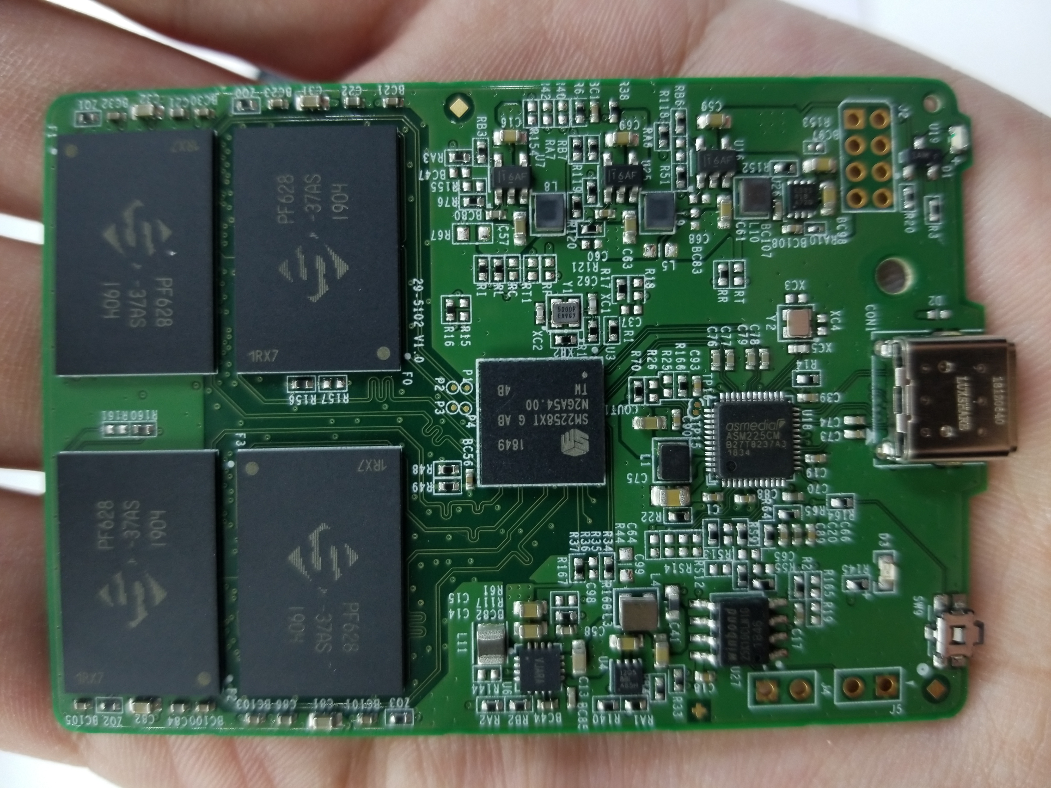 固态硬盘239g,固态硬盘和雷电接口硬盘