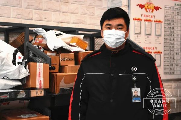 南张顺丰春节不打烊每天1点发车,顺丰快递小哥春节当天送货吗