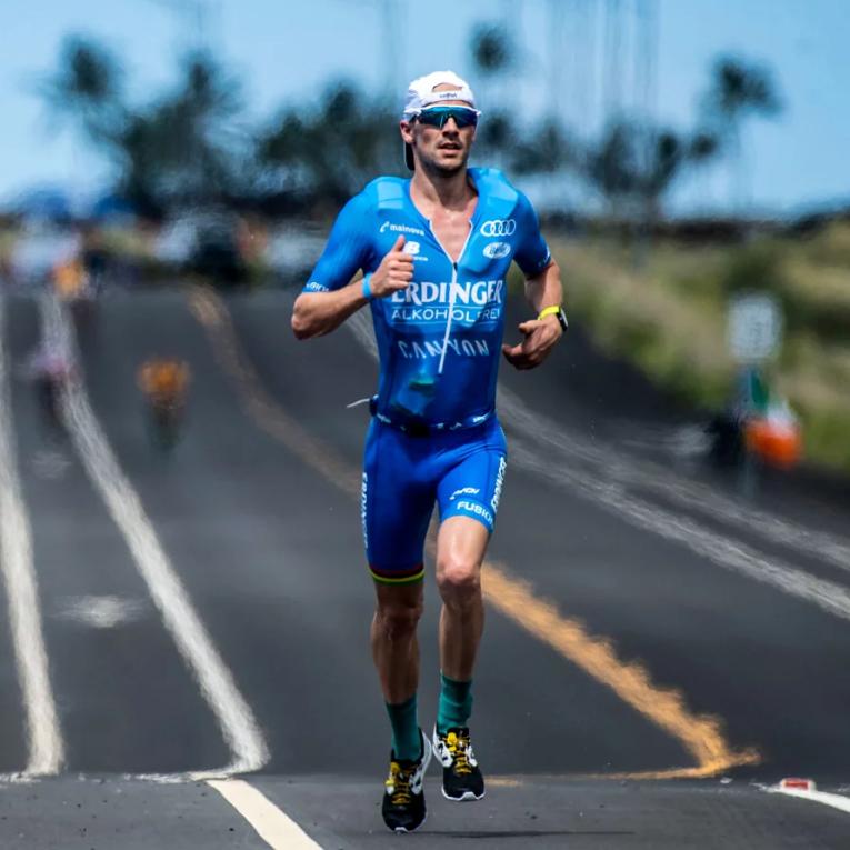 世界足球排名前十球星c罗,世界足坛身材最高的人