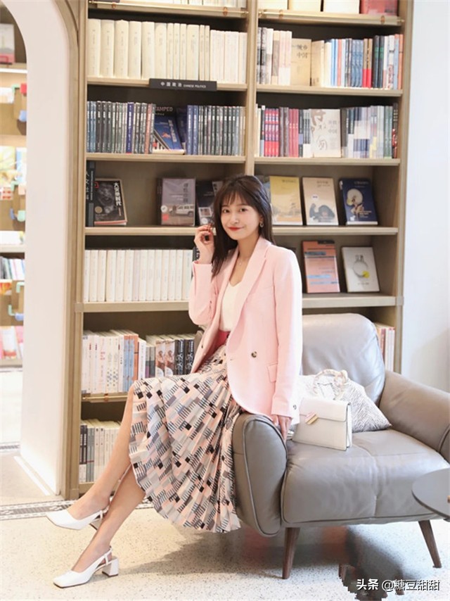 很壮的人穿西装怎么穿呢,穿西装为什么显得特别壮实